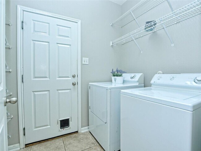 Building Photo - 4228 Rolling Water Dr