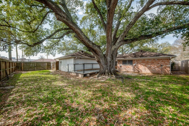 Building Photo - 451 Gentilly Dr