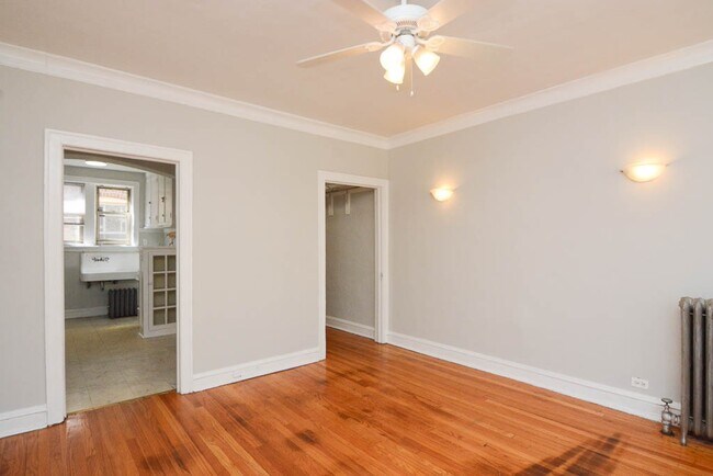 Building Photo - 4227 N Paulina St