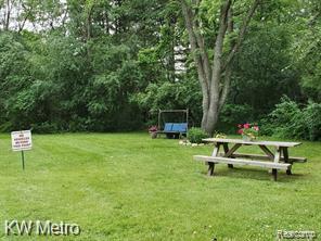 Building Photo - 2049 Duck Lake Rd N