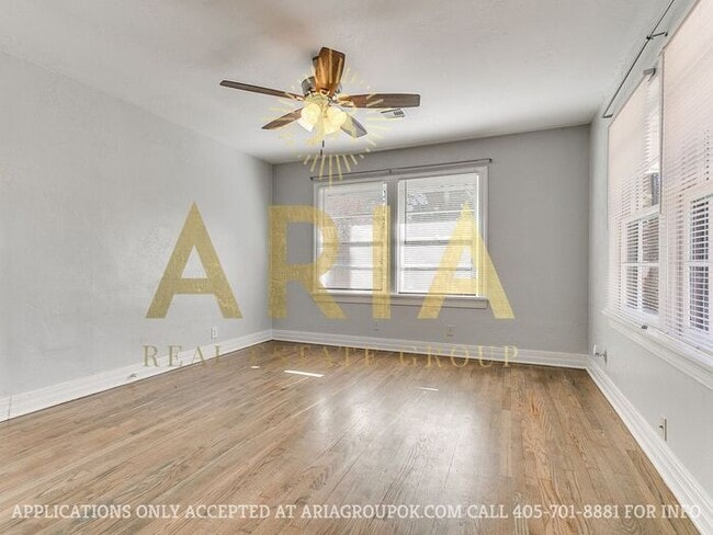 Building Photo - *AVAILABLE NOW!!* 2 Bed/2 Bath Duplex Supe...