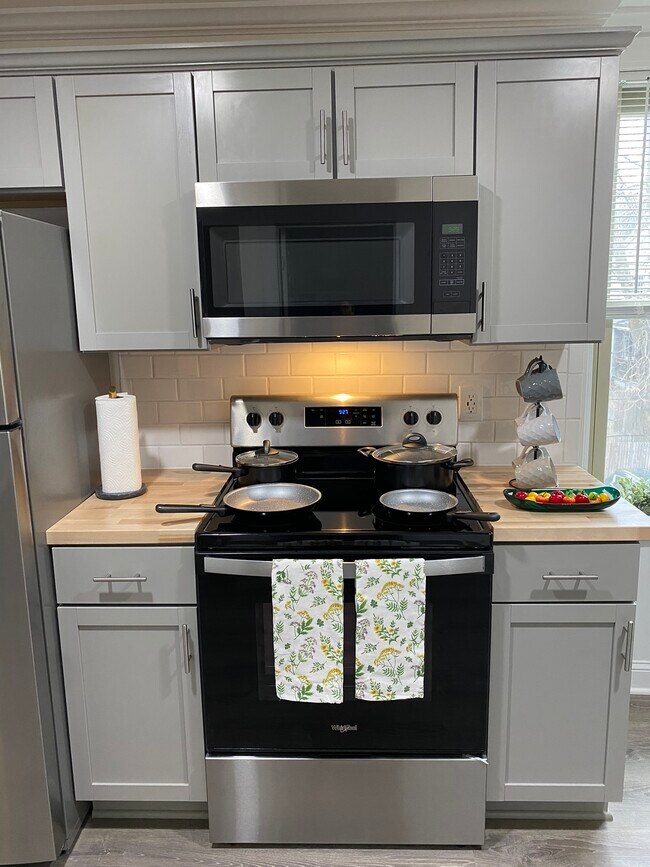 Primary Photo - 52 Pomeroy Ave