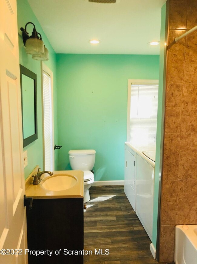 Building Photo - 176 Belmont St