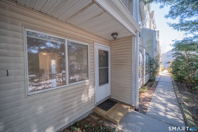 Building Photo - 3236 Madison Ave