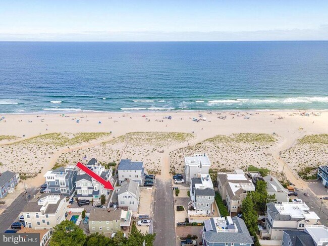 Building Photo - 121 E Sand Dune Ln