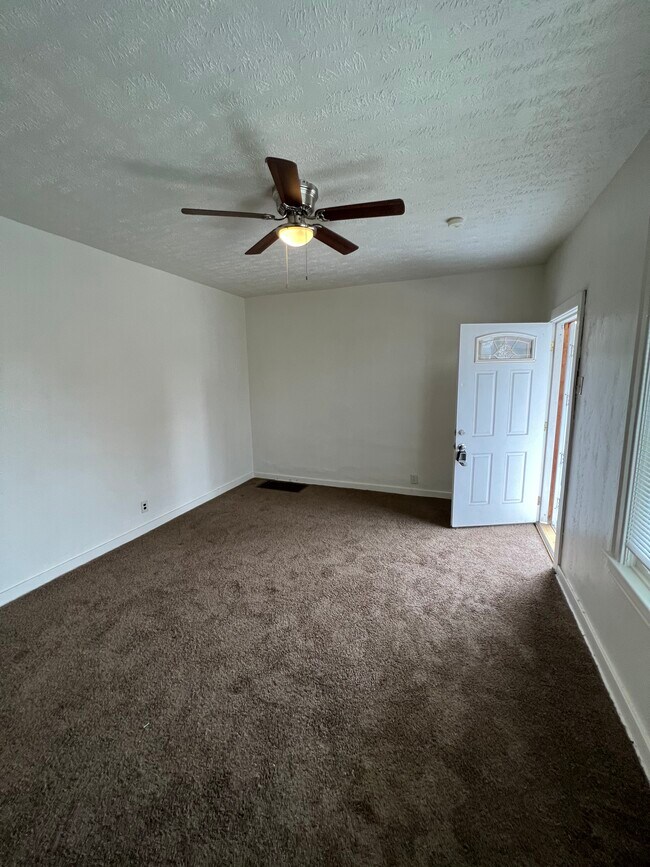 Living room - 904 Punta Gorda Ave