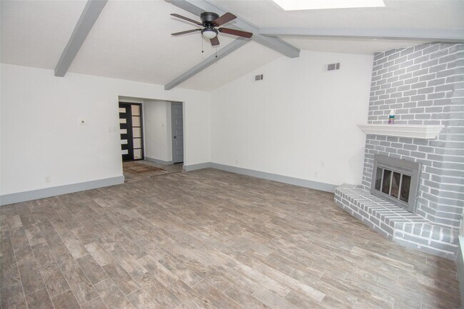Building Photo - 2302 Cades Cove Dr