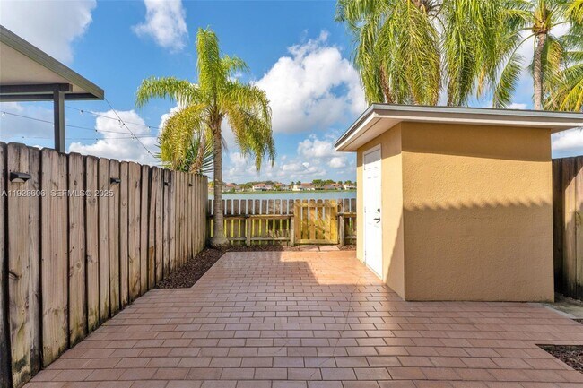 Building Photo - 17542 SW 139th Ct