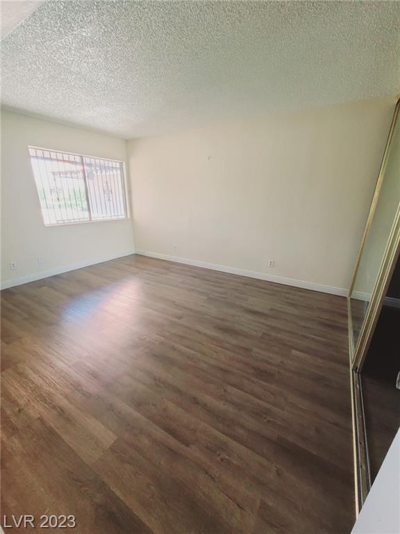 Building Photo - 1390 E Vegas Valley Dr
