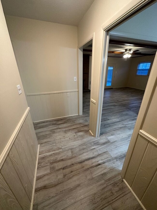 Building Photo - 1106 La Paloma St