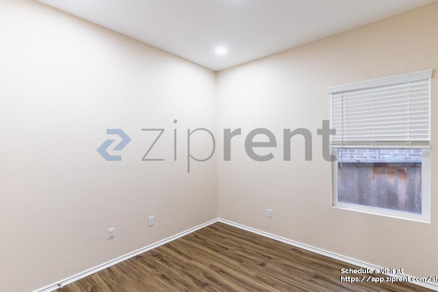 Building Photo - 1528 Brueggerhoff Rd