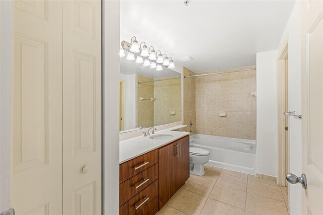 Building Photo - 2421 NE 65th St