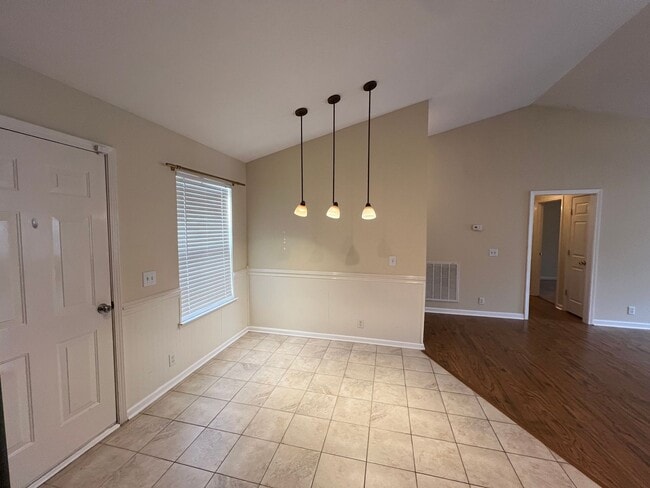 Building Photo - Available Now 3 BR 2 Bath Home in Lavernge with Fenced in Backyard!