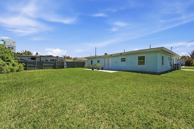 Building Photo - 1400 Binney Dr