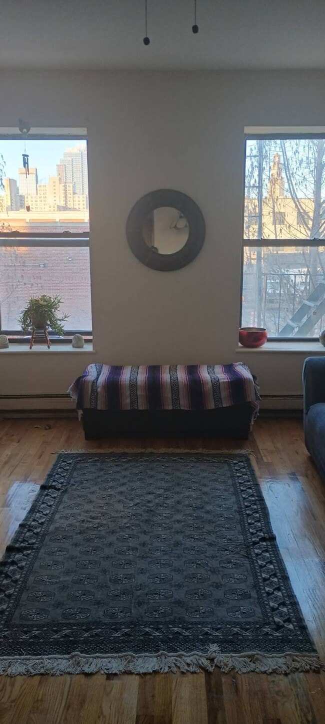 Building Photo - 572 Union St