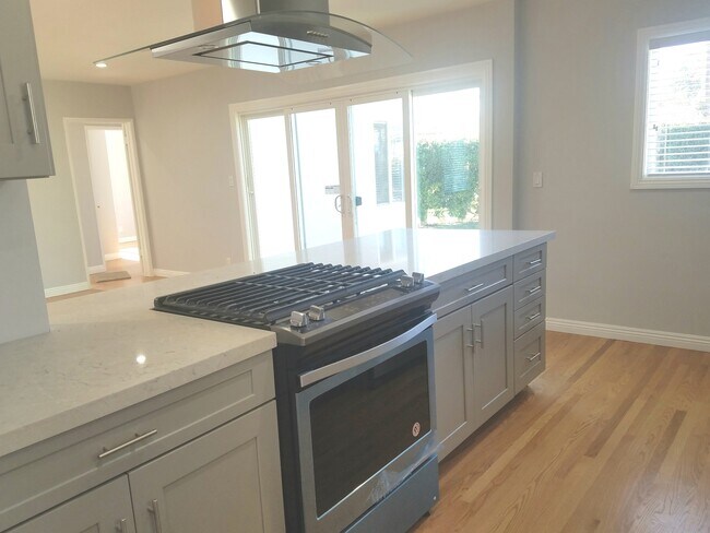 Building Photo - Cozy Remodeled 3 Bedroom Home In Culver City!