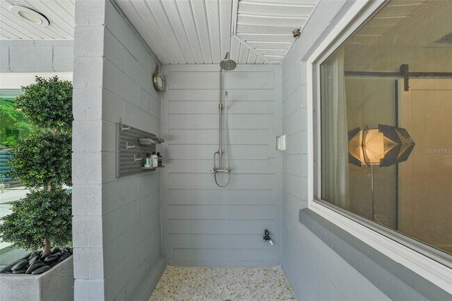 Building Photo - 222 N Clearview Ave