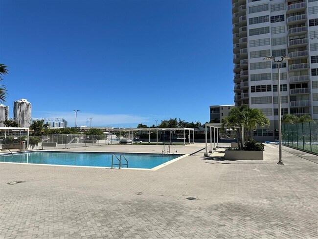 Building Photo - 18021 Biscayne Blvd