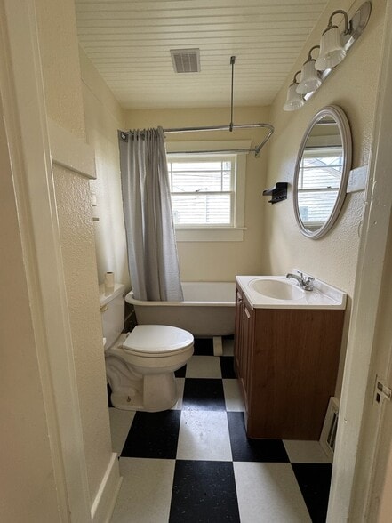 Building Photo - 205 NE Bryant St