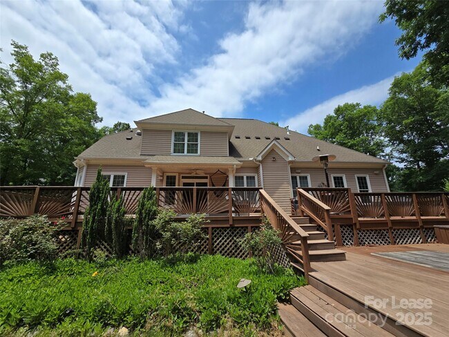 Building Photo - 409 Foxglove Ln