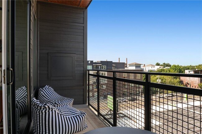 Building Photo - 665 Auburn Ave NE