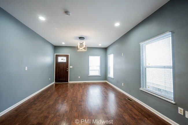 Building Photo - 3159 E Washington St