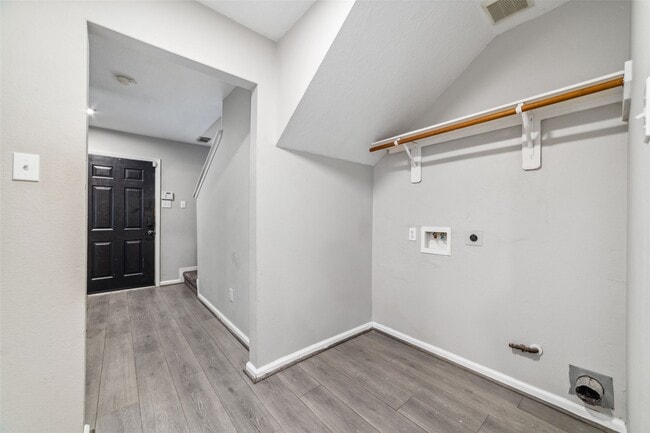 Building Photo - 10810 Meadow Walk Ln