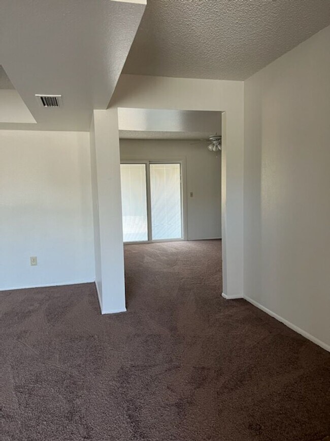 Building Photo - Charming 3 Bed 2 Bath home in Mesa with co...