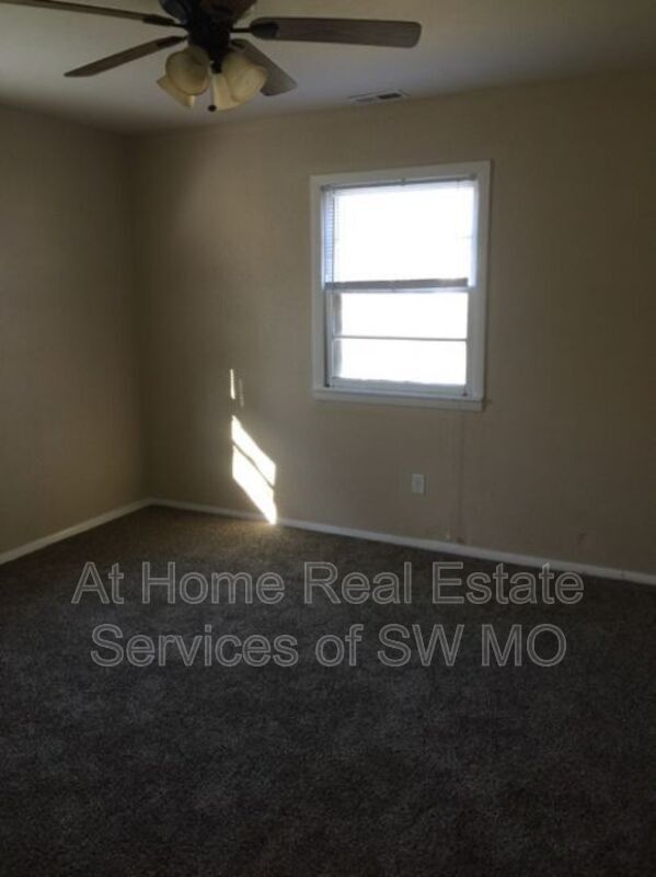 Building Photo - 2810 W College St