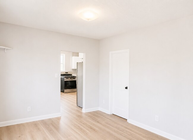 Building Photo - 324 2nd Ave