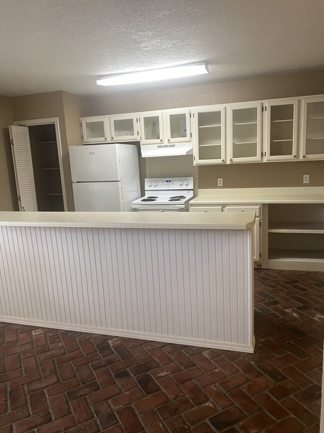 Building Photo - 1332 Eastgate Dr