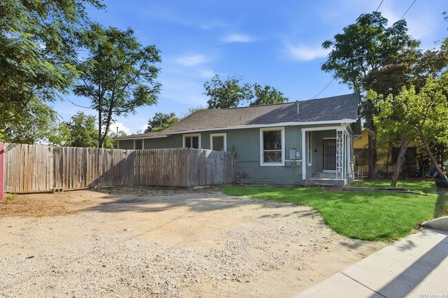 Building Photo - 262 E Southcross