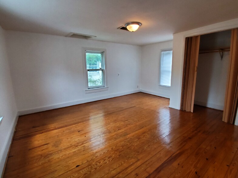 Building Photo - 427 Porter Ave