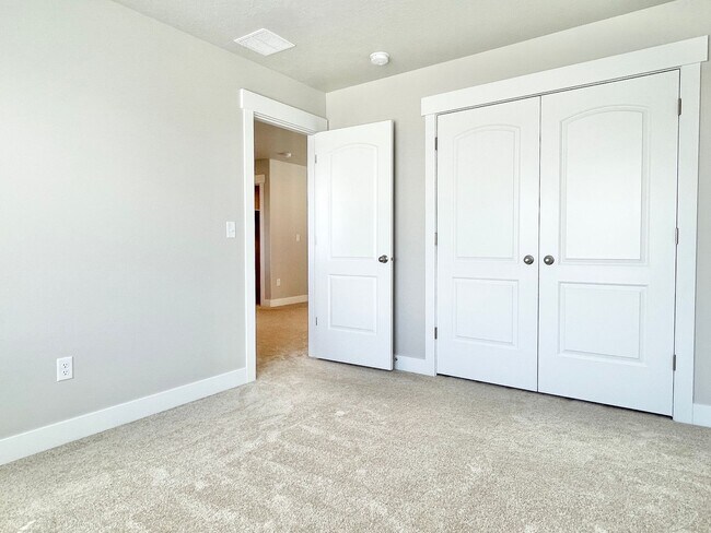 Building Photo - Stunning Two-Story at Quailhill!