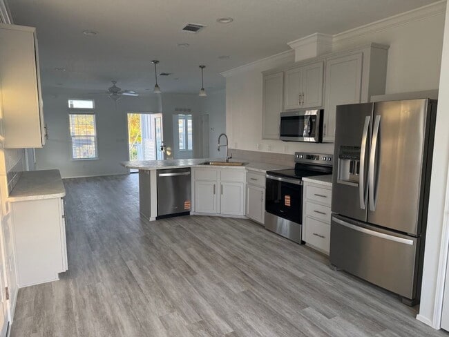 Building Photo - 362 Tahitian Dr