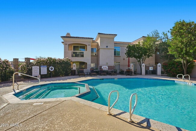 Building Photo - 1747 E Northern Ave