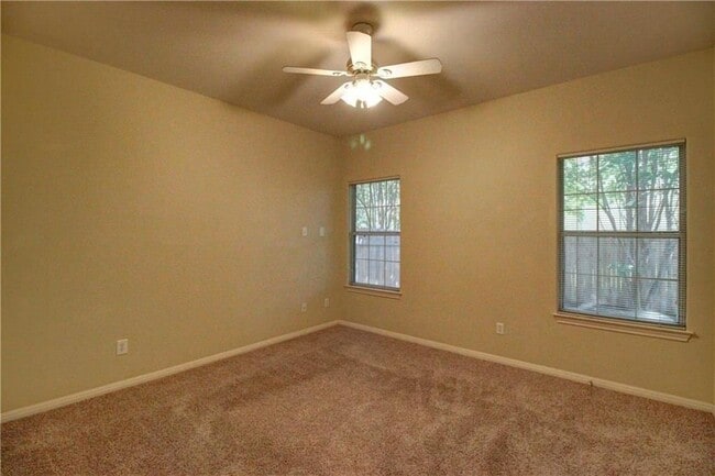 Building Photo - 2920 Thrushwood Dr