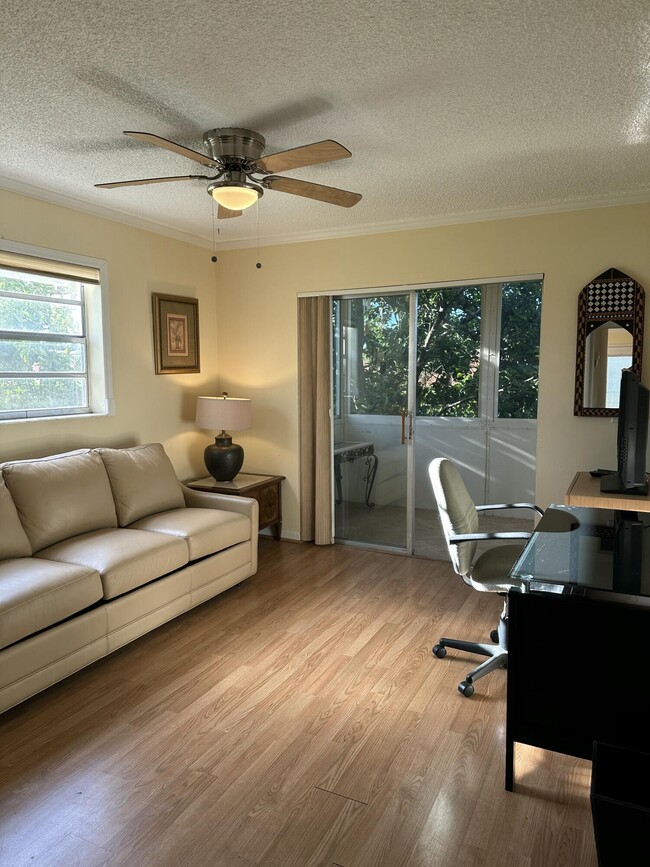 Building Photo - 313 Normandy Ln