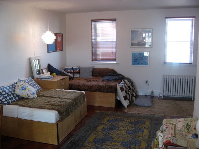 third floor bedroom - 1310 Ellsworth St
