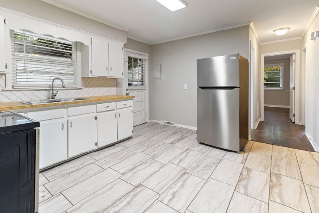 Primary Photo - 1814 House Ave