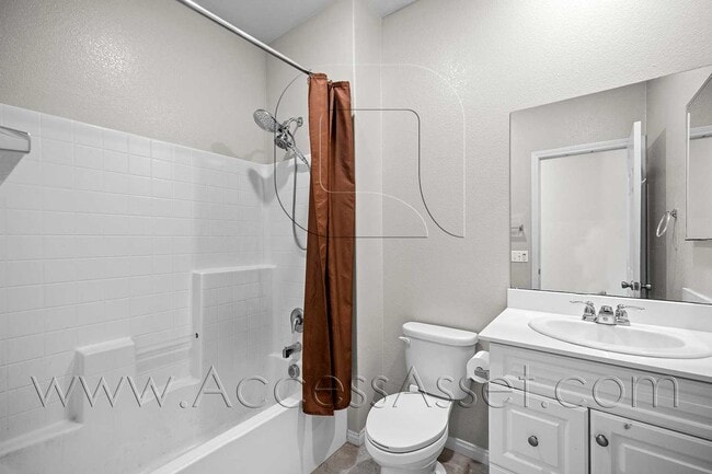 Building Photo - Partially furnished 4 Bed/2 Bath Plus a Bo...