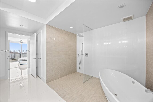 Building Photo - 300 Sunny Isles Blvd