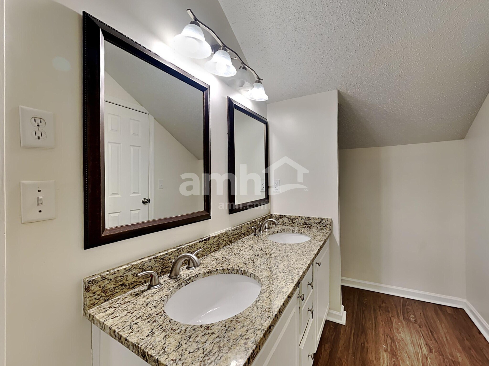 Building Photo - 119 Macallan Ct