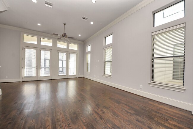 Building Photo - 1831 Dart St