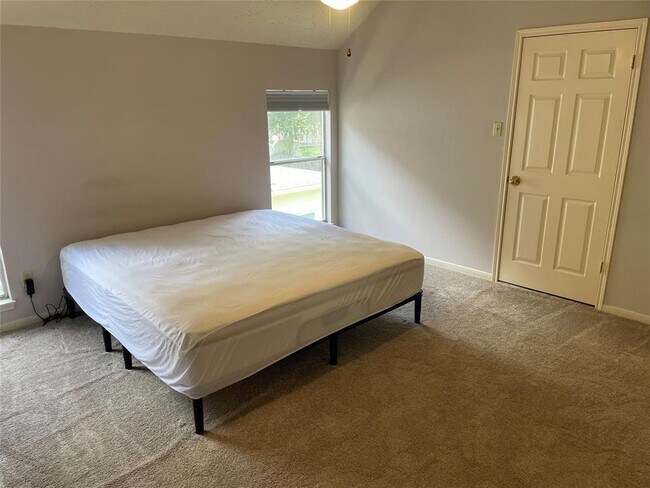 Building Photo - 4703 Leicester Way
