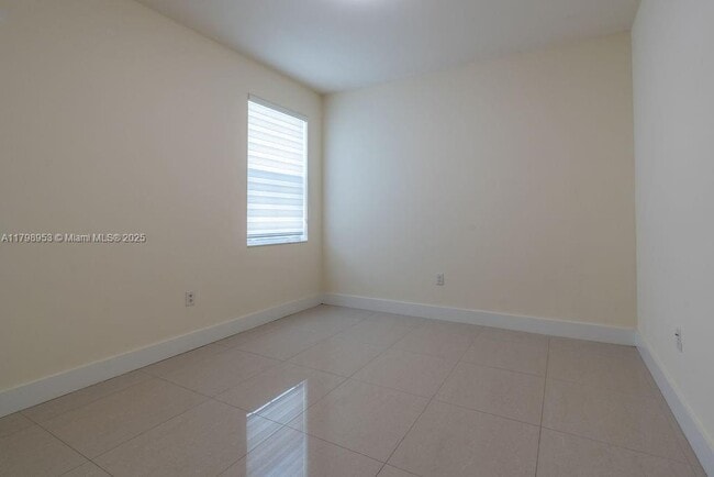 Building Photo - 10464 NW 70th Ln
