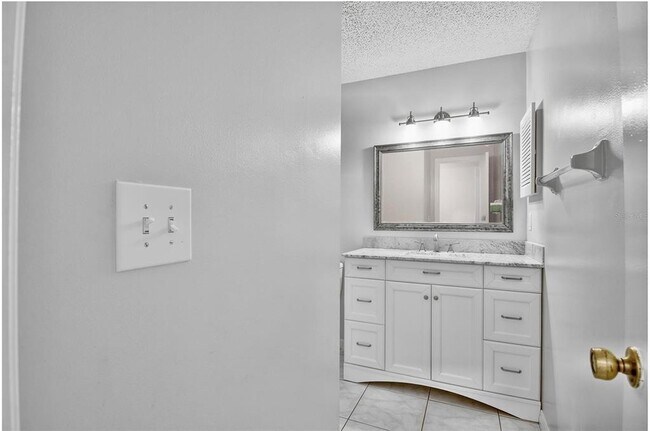 Building Photo - 73 Buttonworth Dr