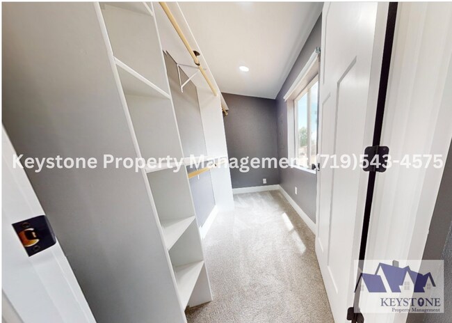 Building Photo - Stunning Rancher on the St Charles Mesa! 2...