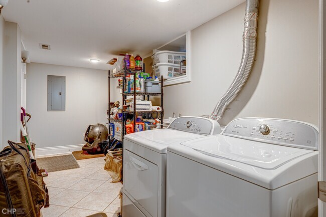 Building Photo - 2116 W Potomac Ave