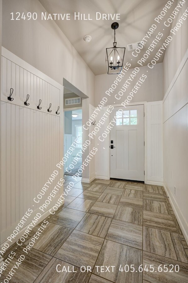 Building Photo - 12490 Native Hill Dr